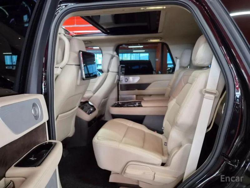Lincoln Navigator