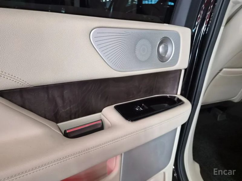 Lincoln Navigator
