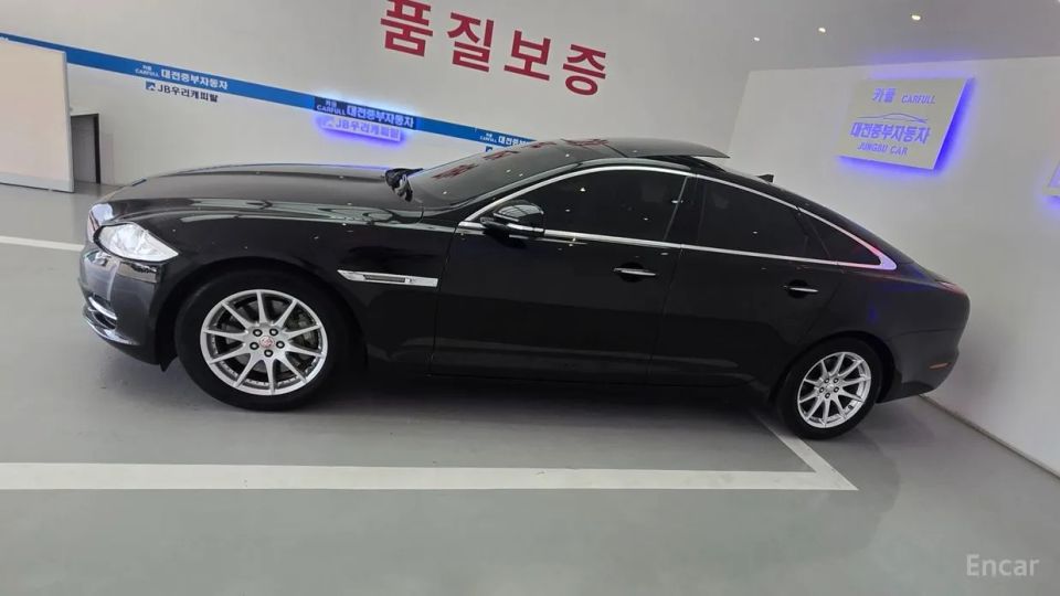 Jaguar XJ