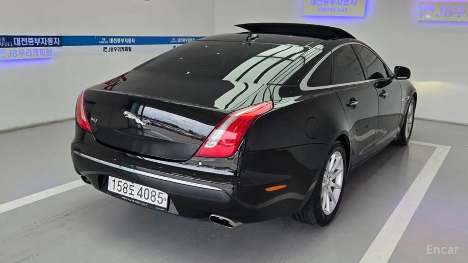 Jaguar XJ