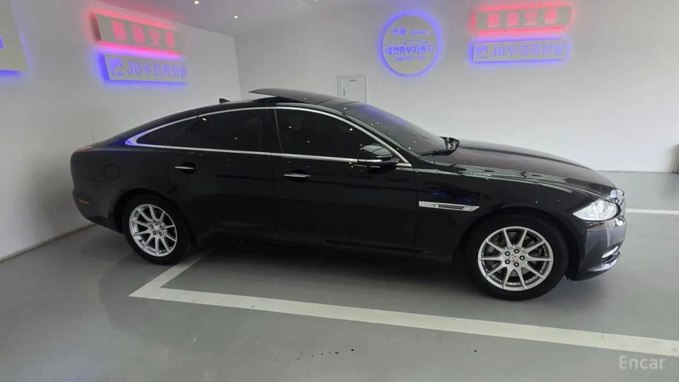 Jaguar XJ