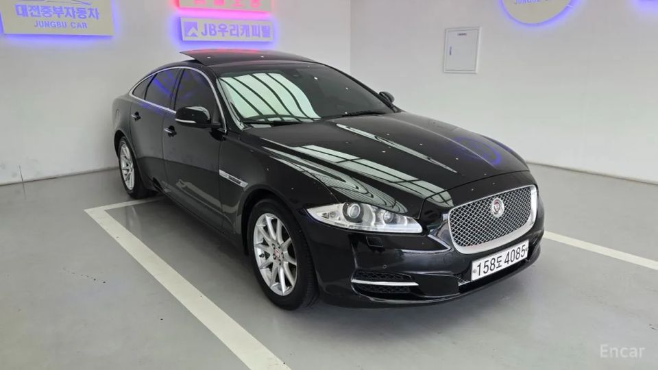 Jaguar XJ