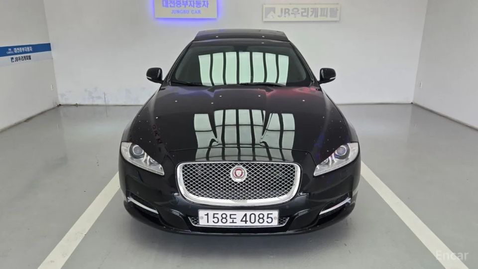 Jaguar XJ