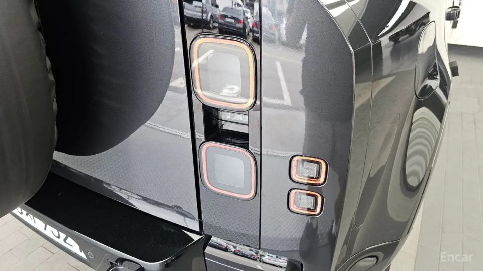 Land Rover Defender