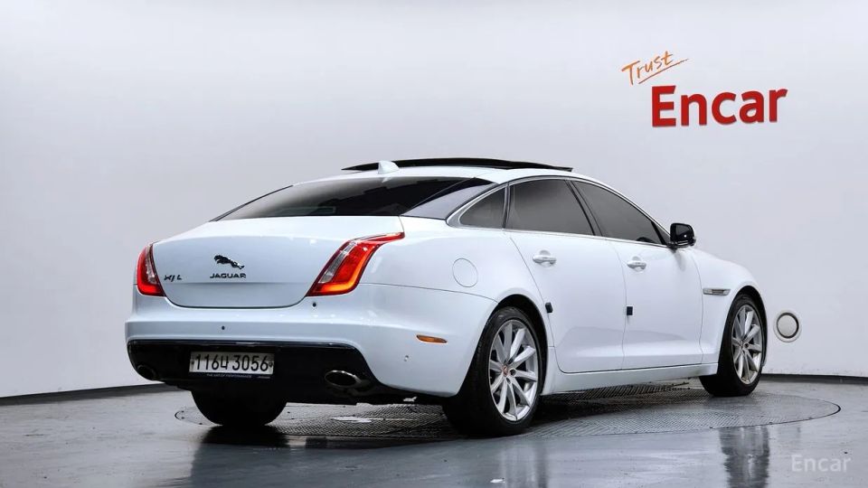 Jaguar XJ