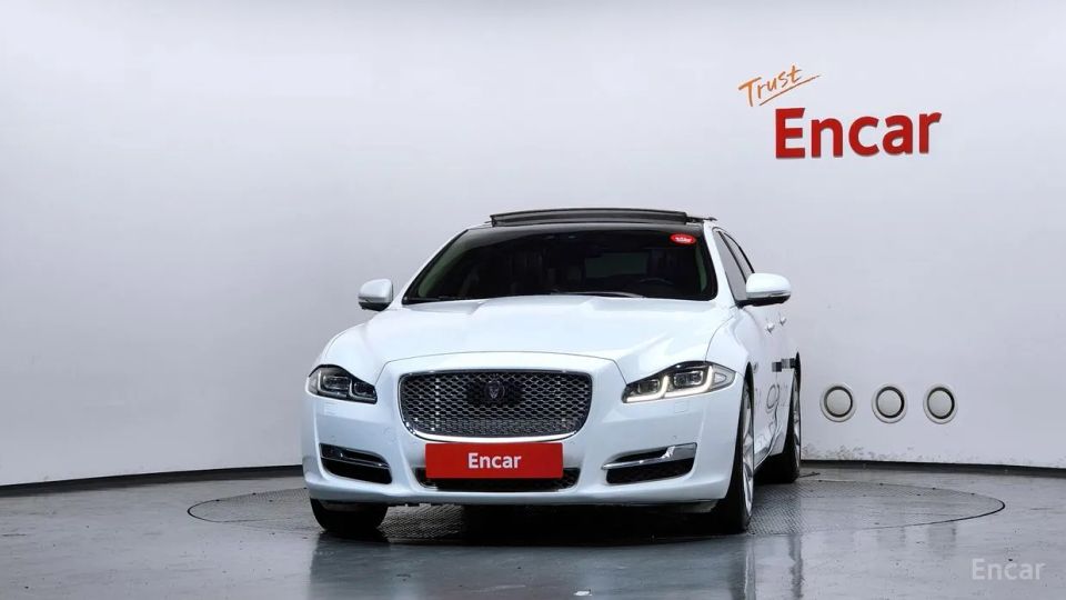 Jaguar XJ
