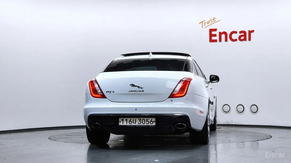 Jaguar XJ