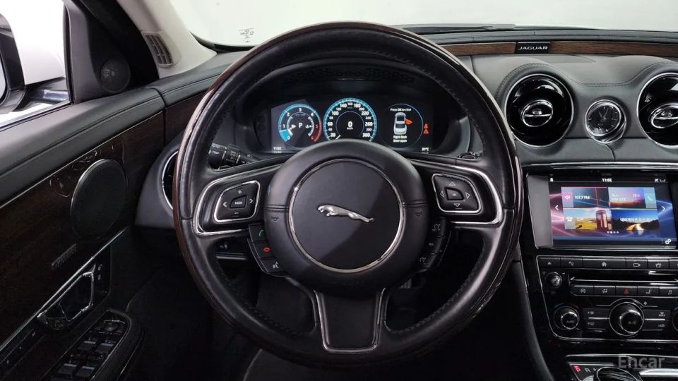 Jaguar XJ