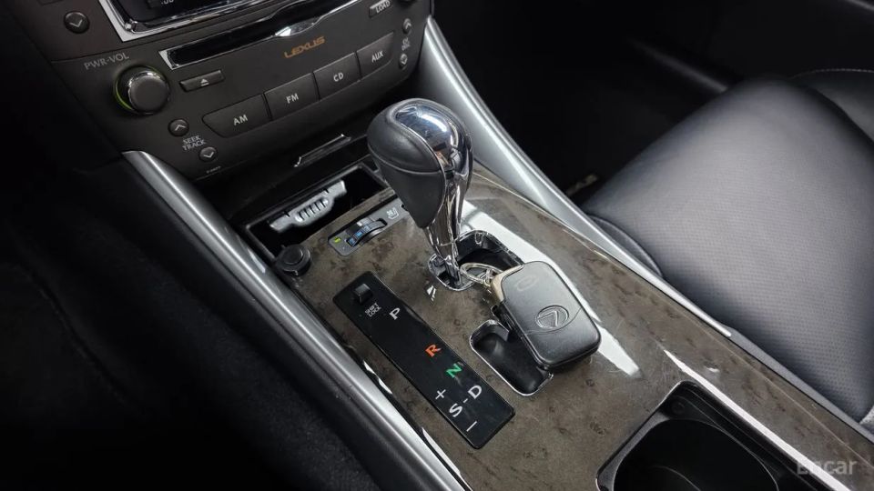 Lexus IS