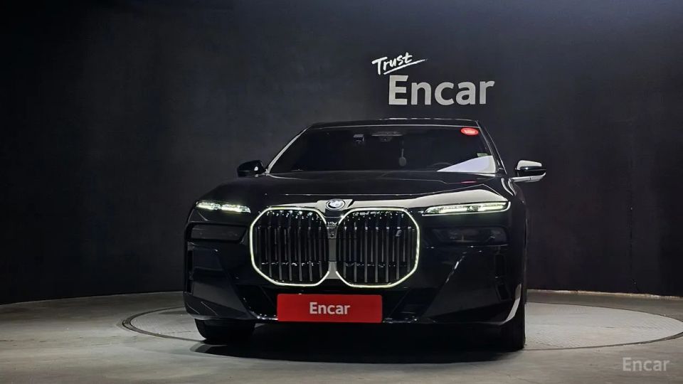 BMW i7