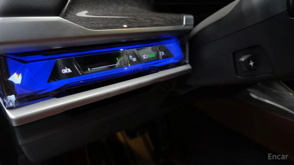 BMW i7