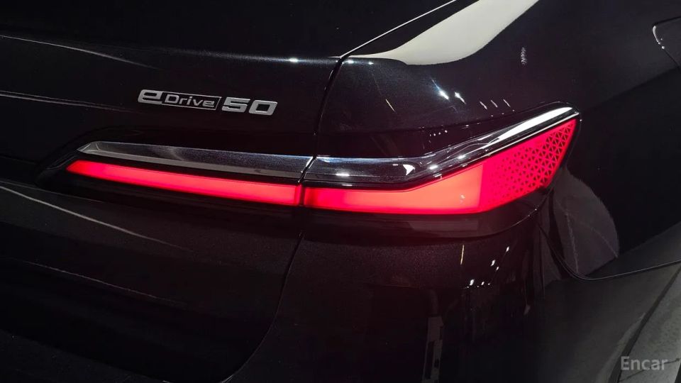 BMW i7