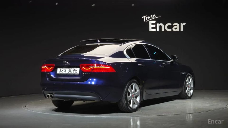 Jaguar XE
