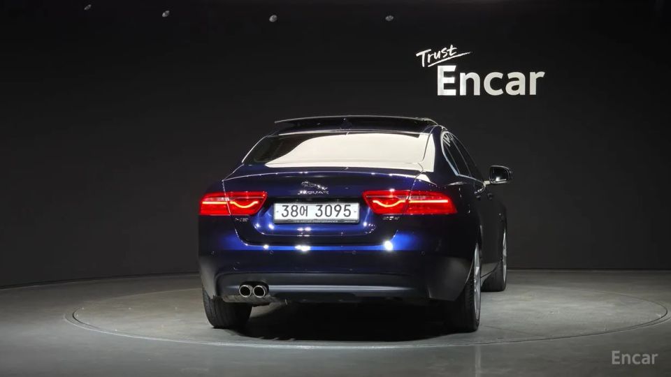 Jaguar XE