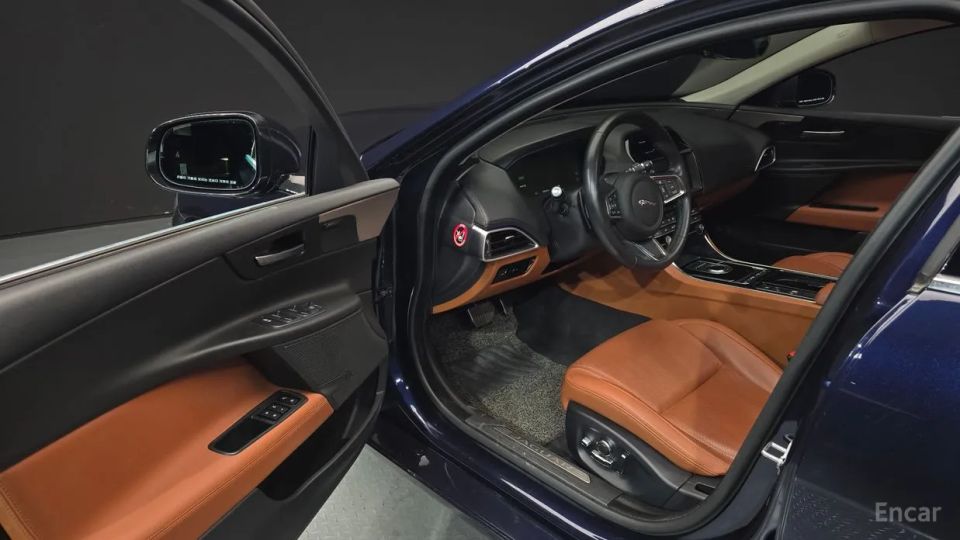Jaguar XE