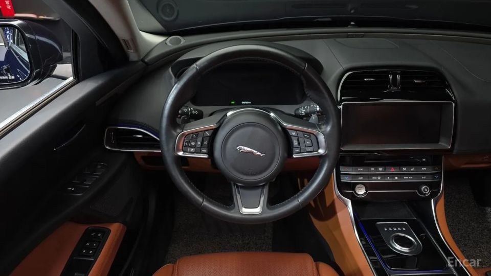 Jaguar XE