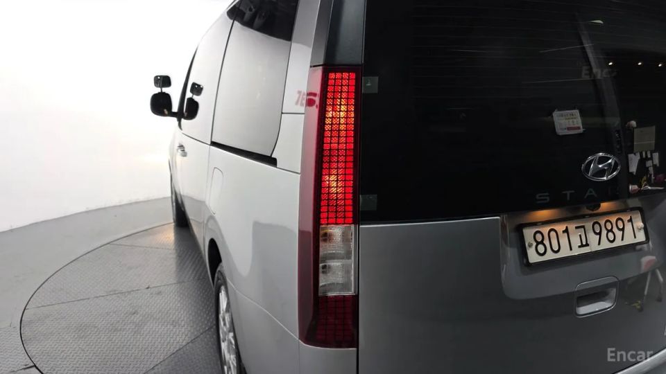 Hyundai Staria
