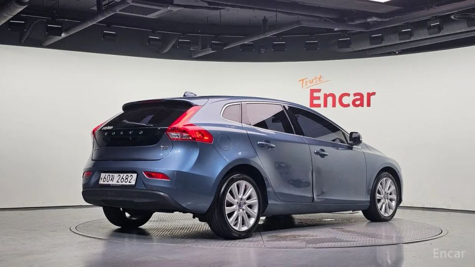 Volvo V40