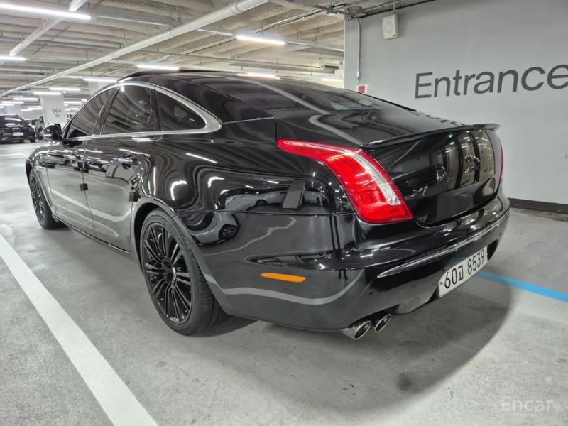 Jaguar XJ