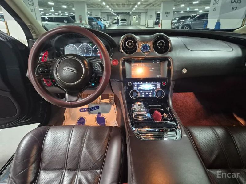 Jaguar XJ