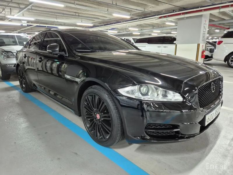 Jaguar XJ
