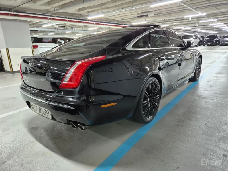 Jaguar XJ