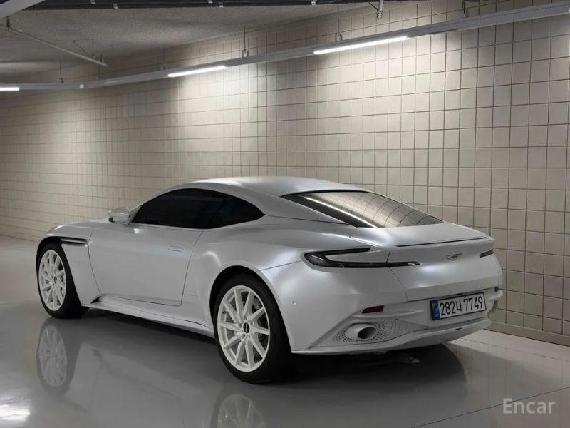 Astonmartin DB11