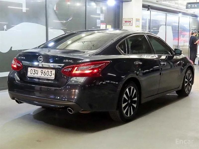 Nissan altima
