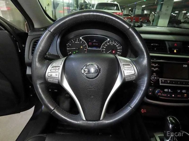 Nissan altima