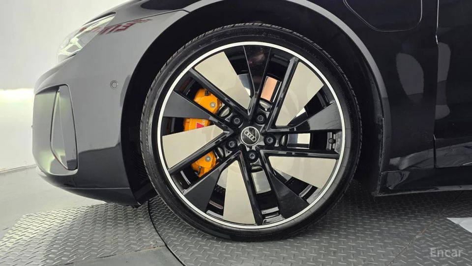 Audi E-tron GT
