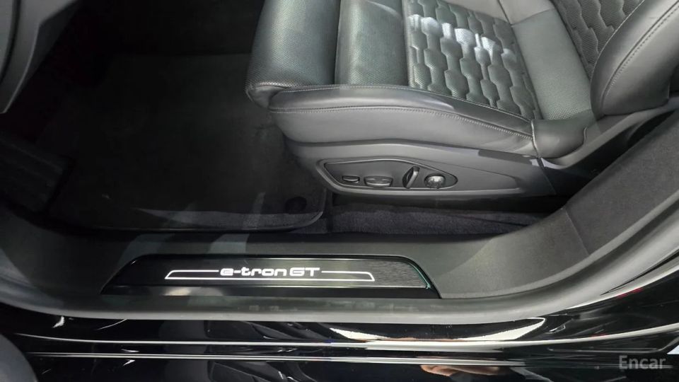 Audi E-tron GT