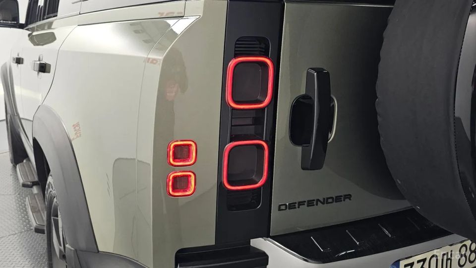 Land Rover Defender