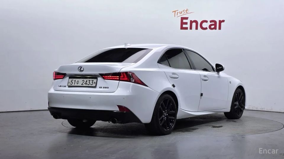 Lexus IS