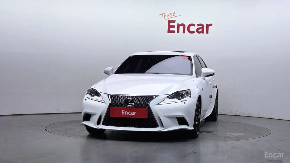 Lexus IS