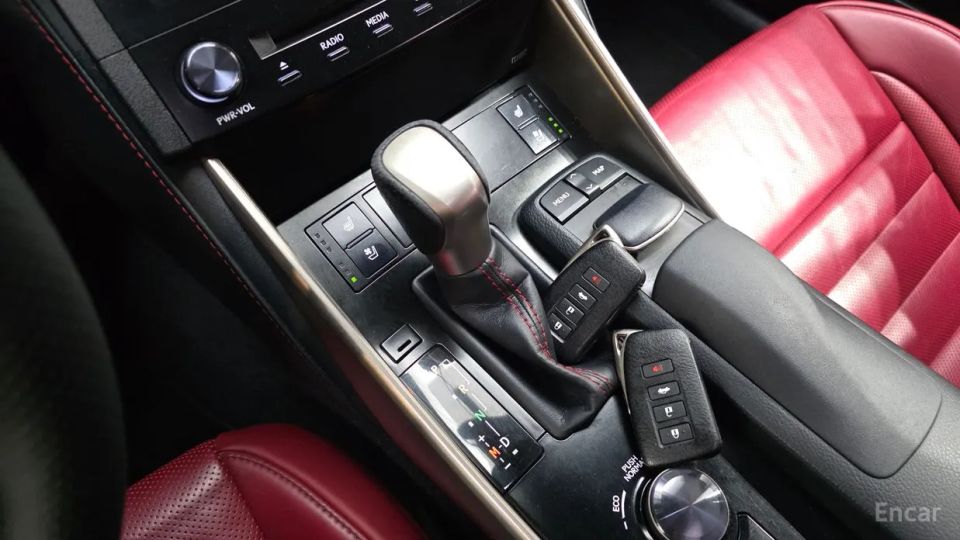 Lexus IS