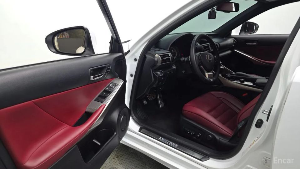 Lexus IS