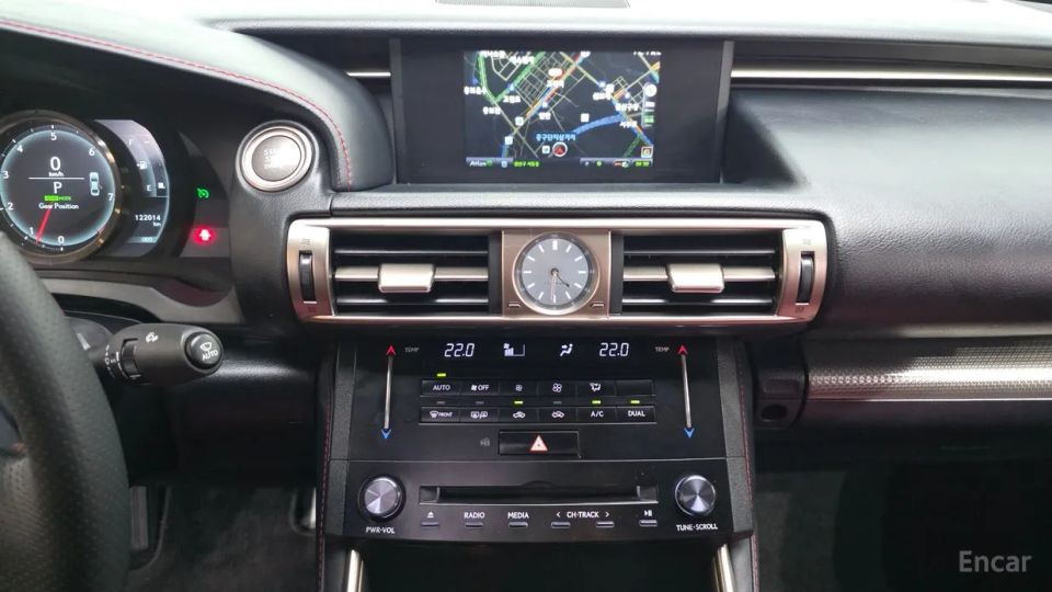 Lexus IS