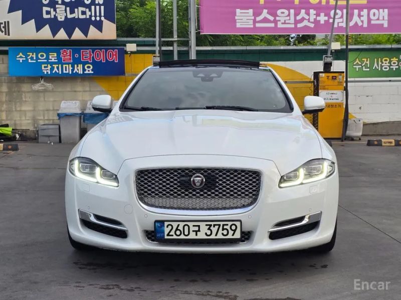 Jaguar XJ
