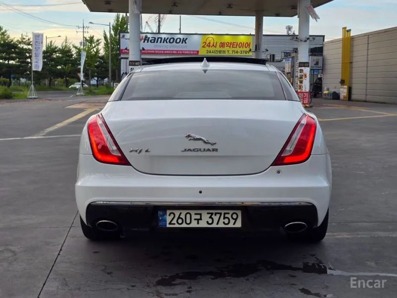 Jaguar XJ