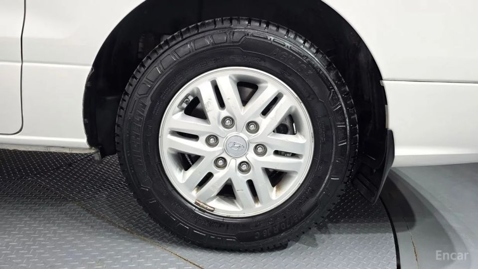 Hyundai Starex