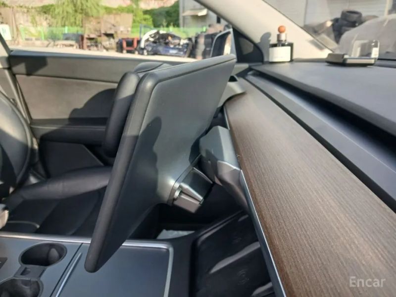 Tesla model-y