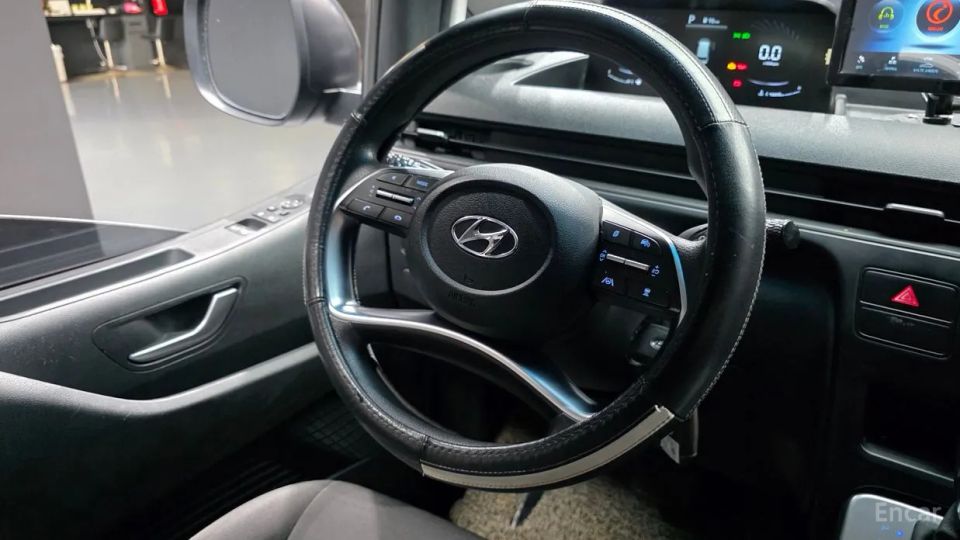 Hyundai Staria