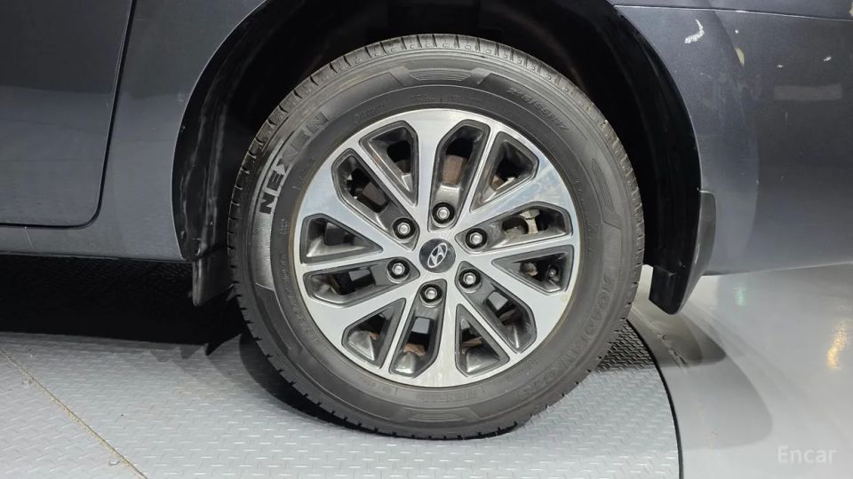 Hyundai Staria