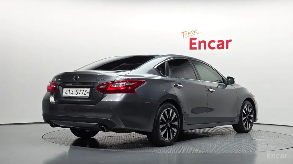 Nissan altima