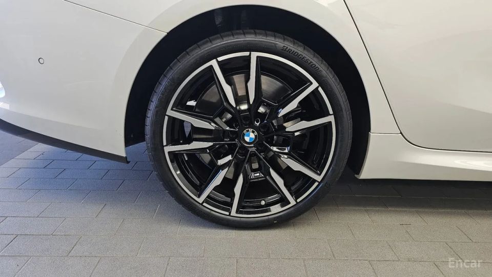 BMW 8-series