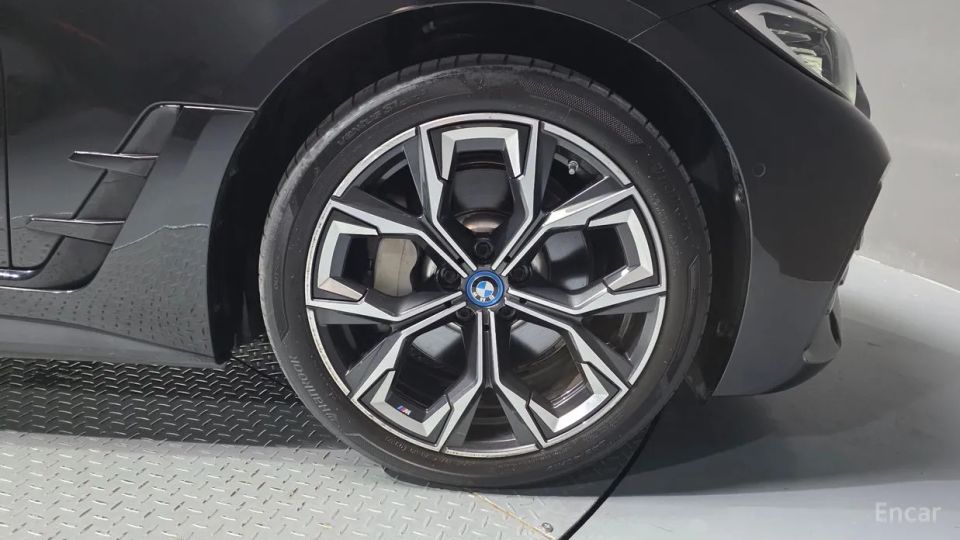 BMW I4
