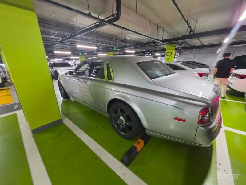 Rolls-Royce Phantom