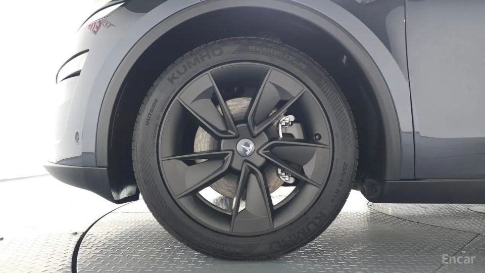 Tesla model-y