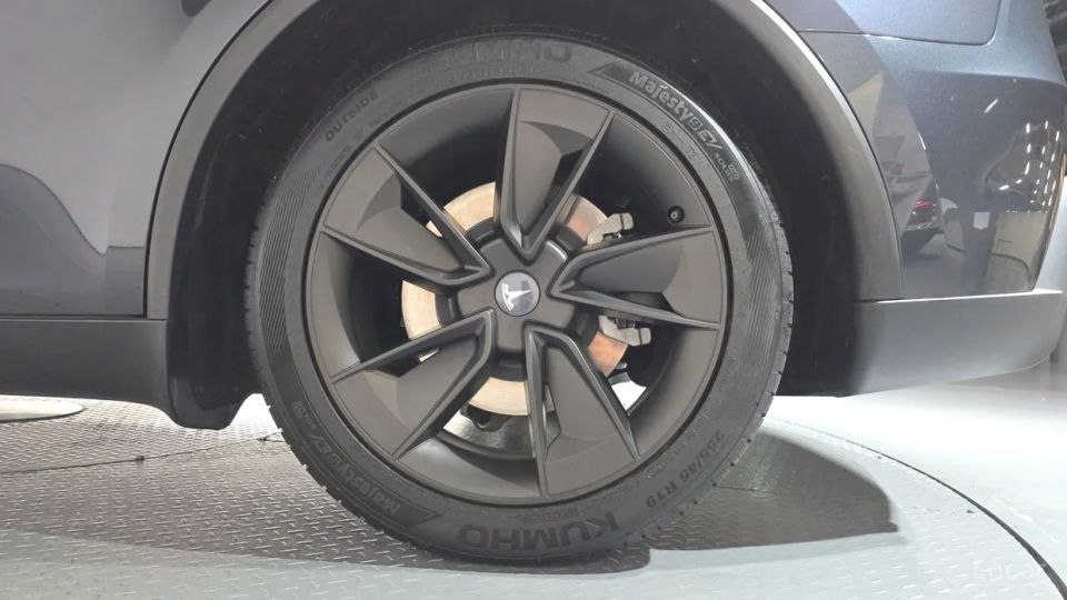Tesla model-y