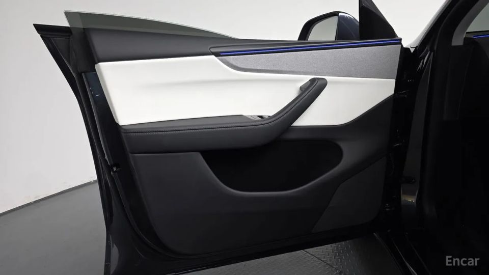Tesla model-y